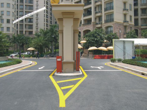 小區(qū)出入口道路標(biāo)線