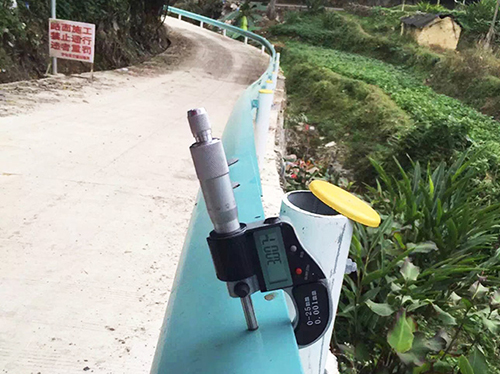 鄉村公路噴塑護欄安裝